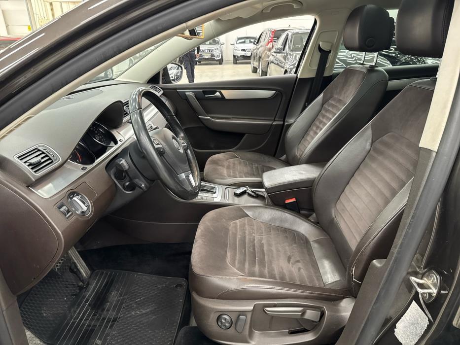 VOLKSWAGEN Passat 2012