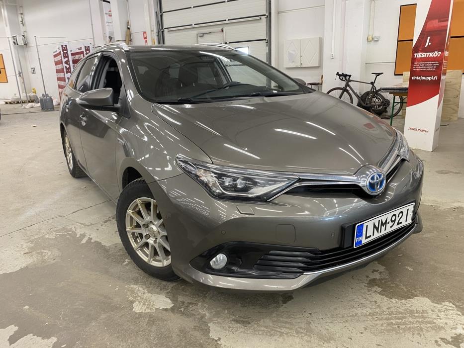 TOYOTA Auris 2016