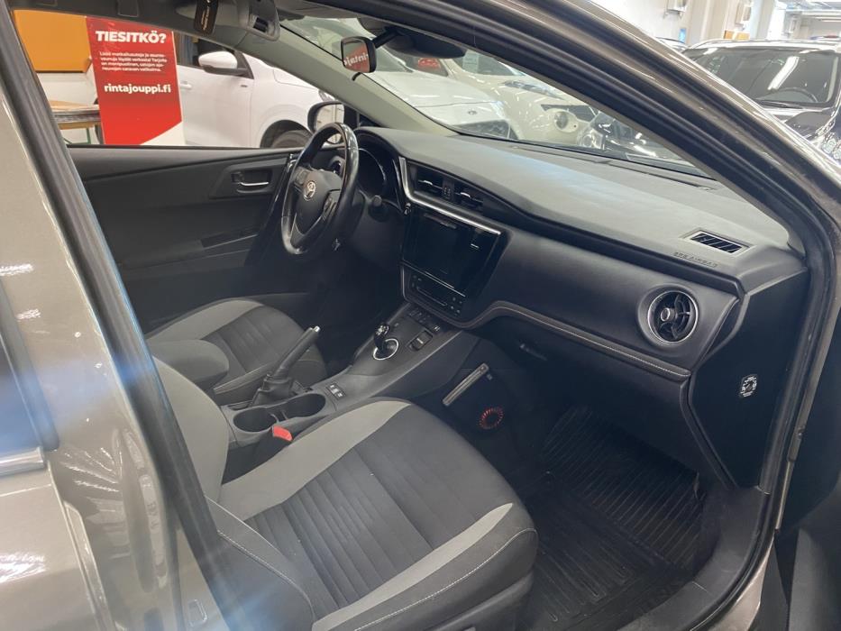 TOYOTA Auris 2016