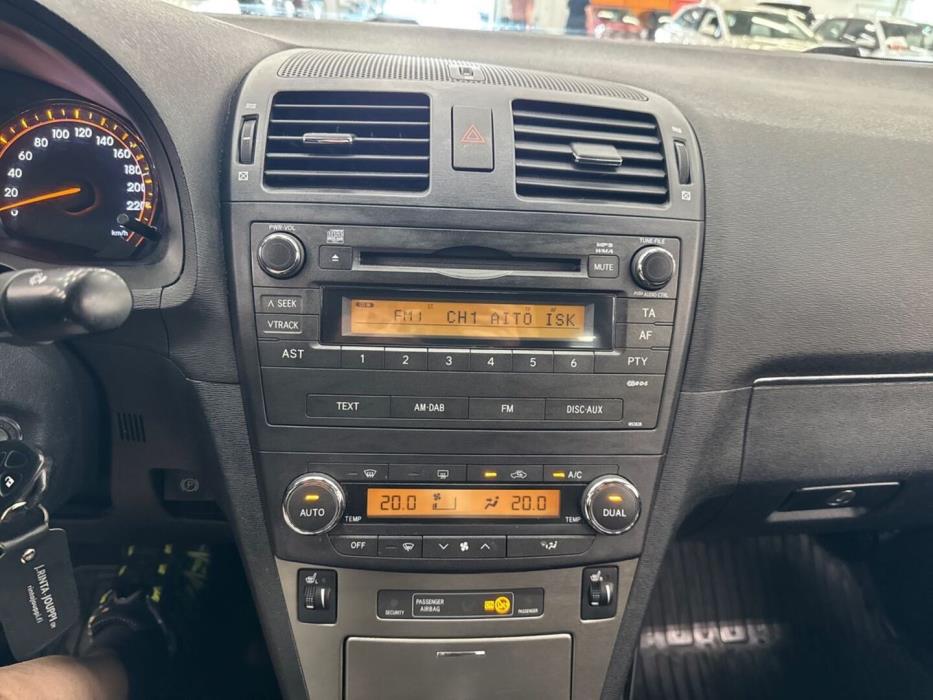 TOYOTA Avensis 2009