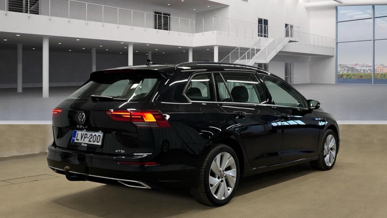 VOLKSWAGEN Golf 2024