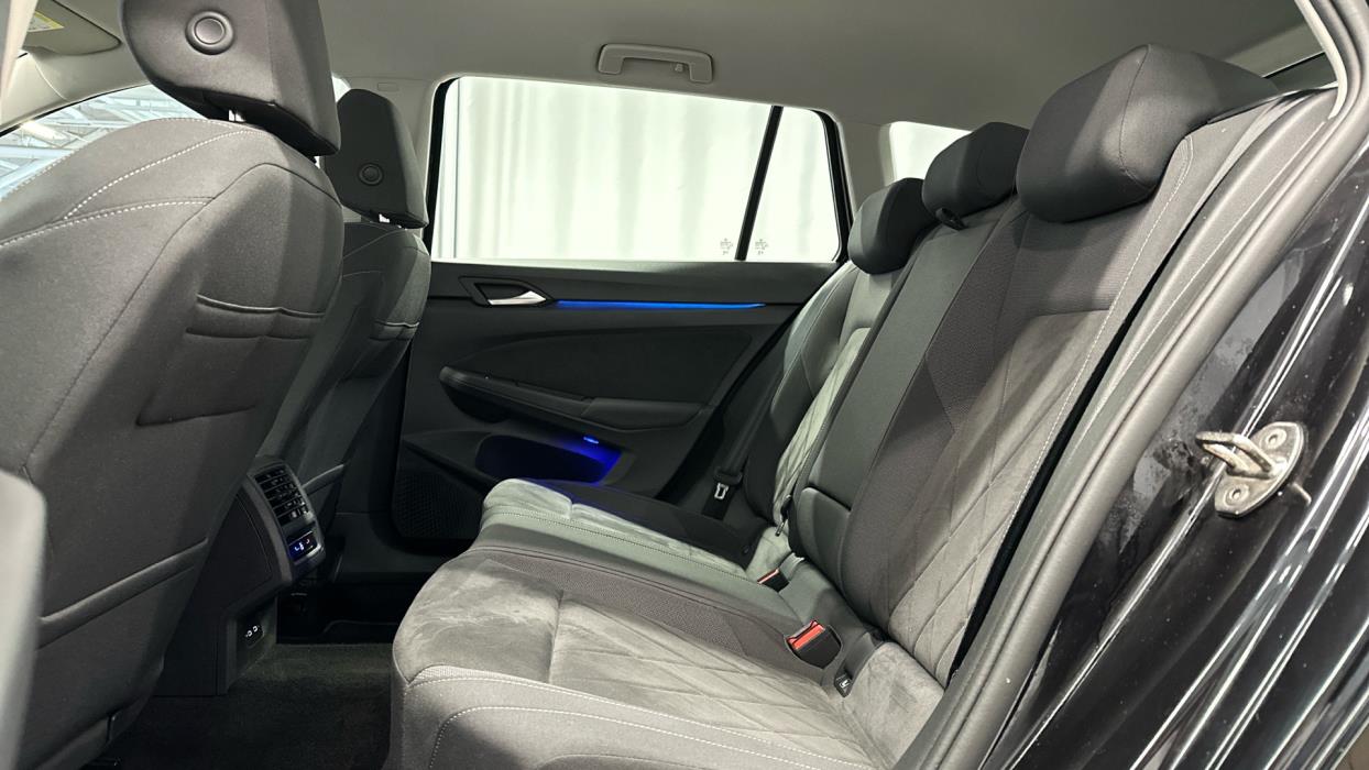 VOLKSWAGEN Golf 2024