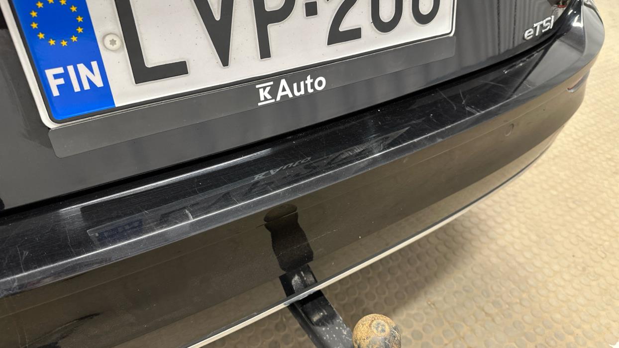 VOLKSWAGEN Golf 2024