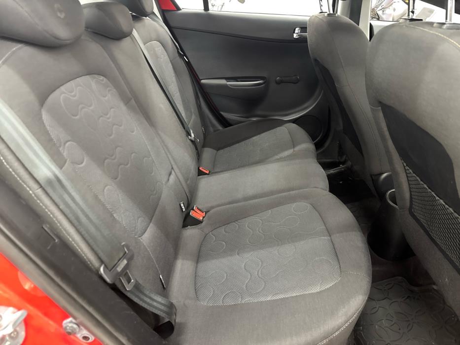 HYUNDAI i20 2012