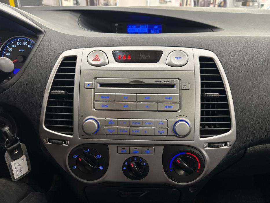 HYUNDAI i20 2012