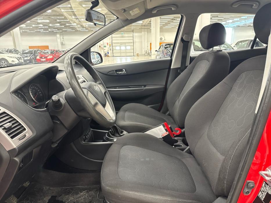 HYUNDAI i20 2012