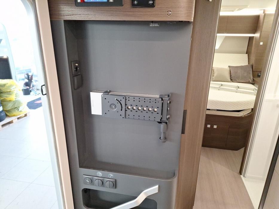 ADRIA MATRIX SUPREME 670 SC 2026