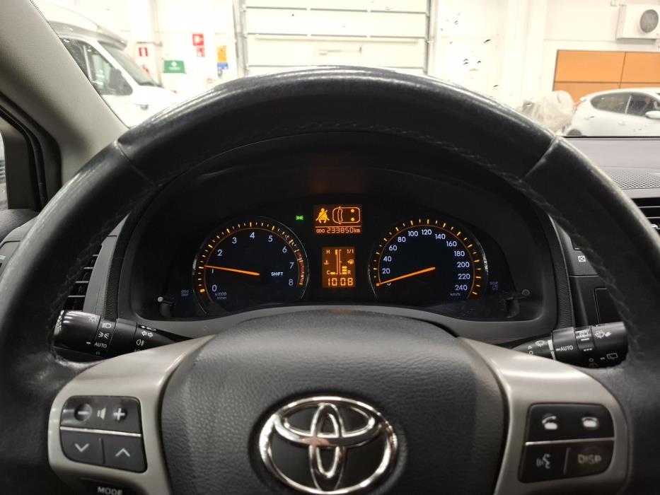 TOYOTA Avensis 2010