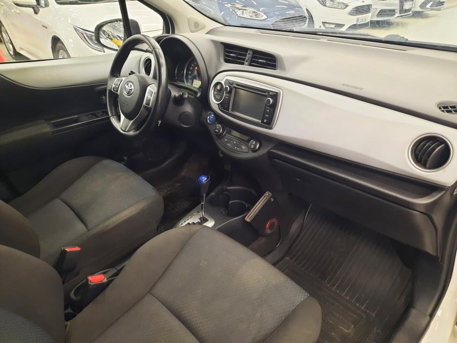 TOYOTA Yaris 2012