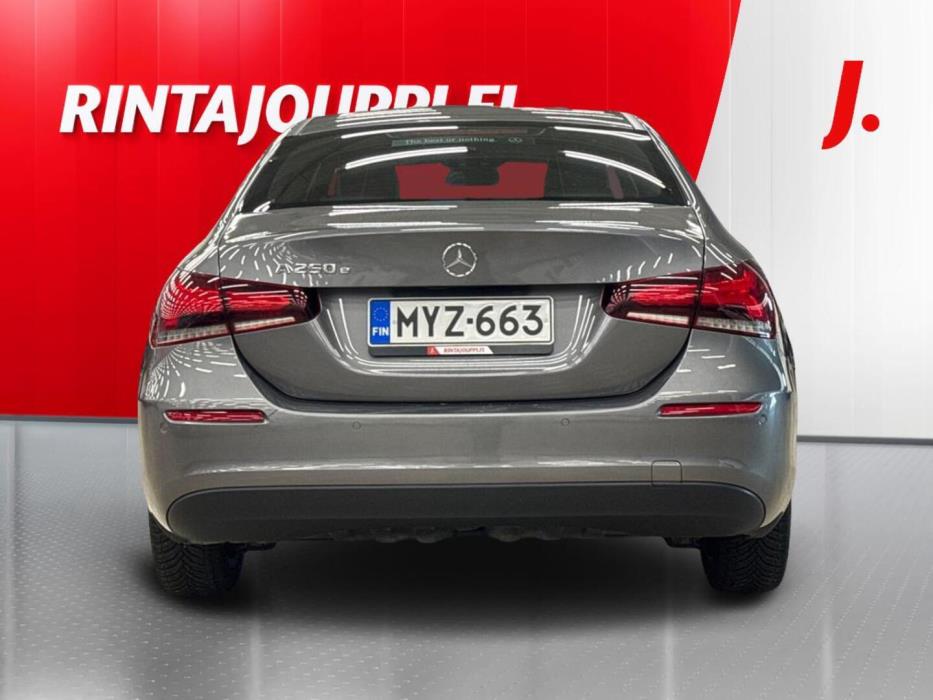 MERCEDES-BENZ A 2021