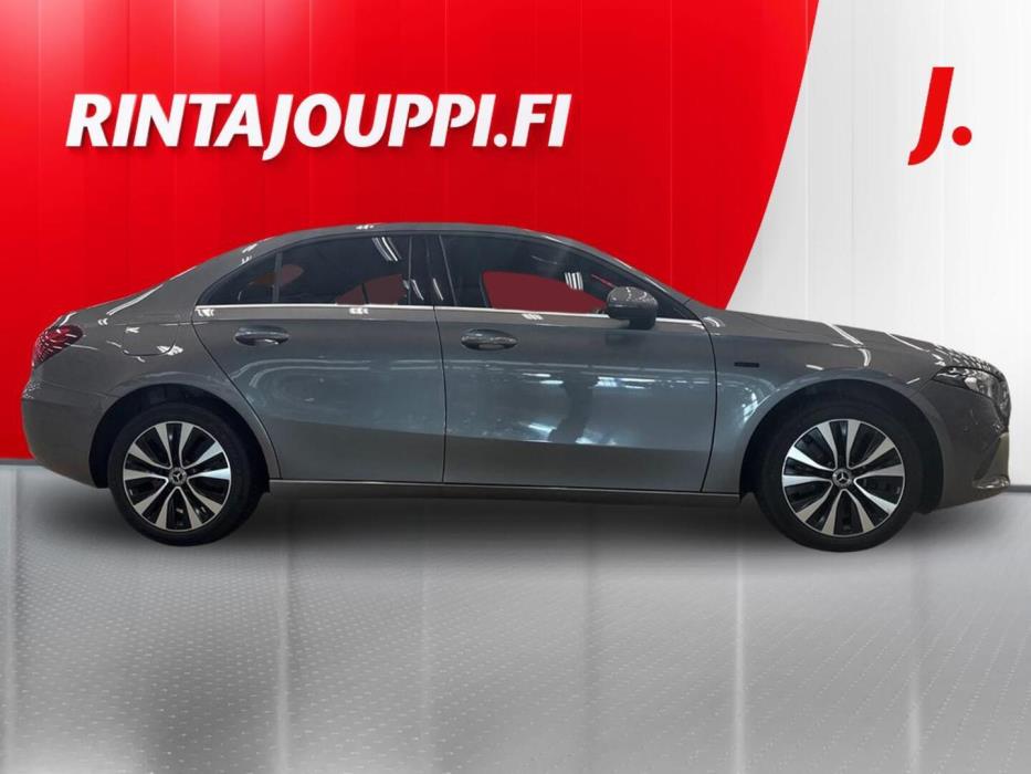MERCEDES-BENZ A 2021