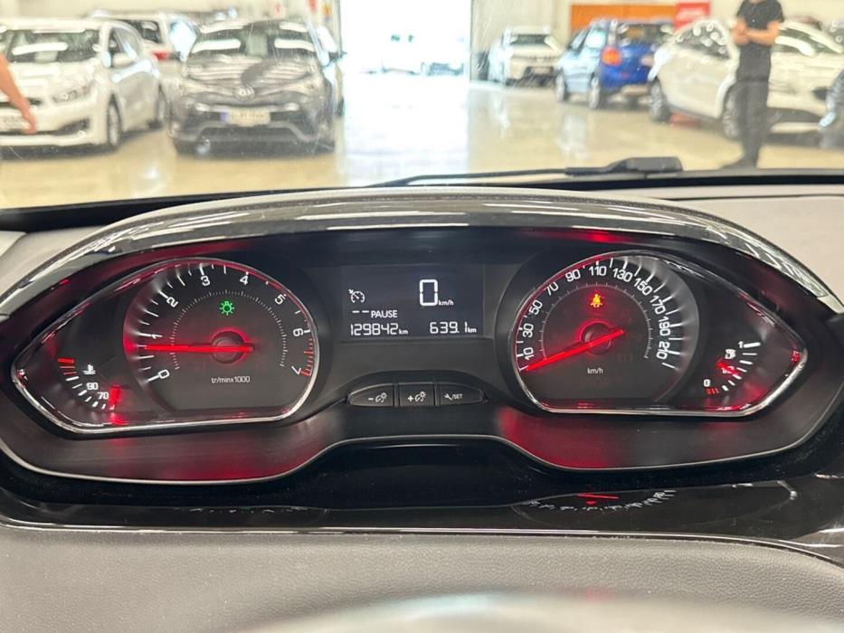 PEUGEOT 208 2014
