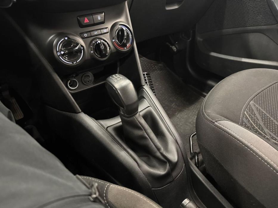 PEUGEOT 208 2014