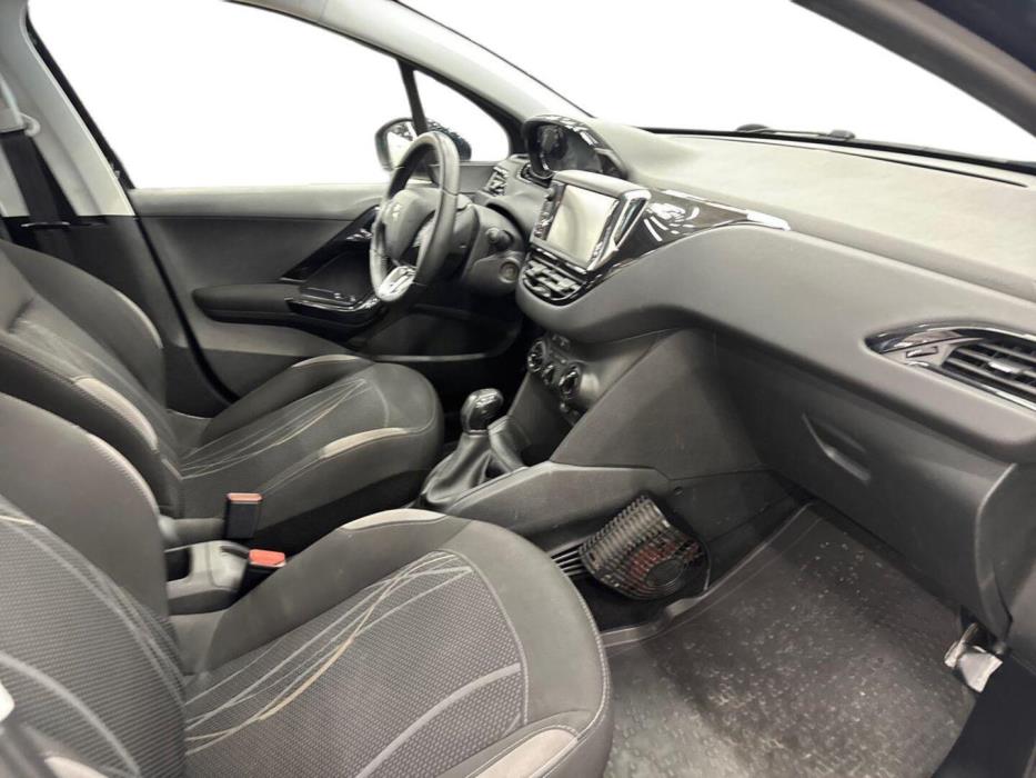 PEUGEOT 208 2014