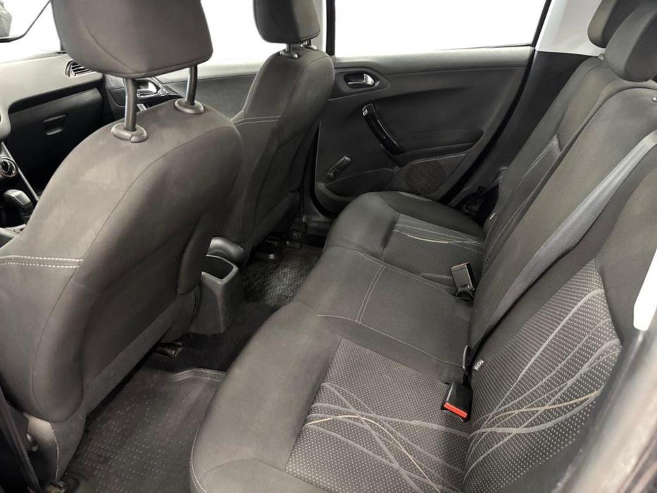 PEUGEOT 208 2014