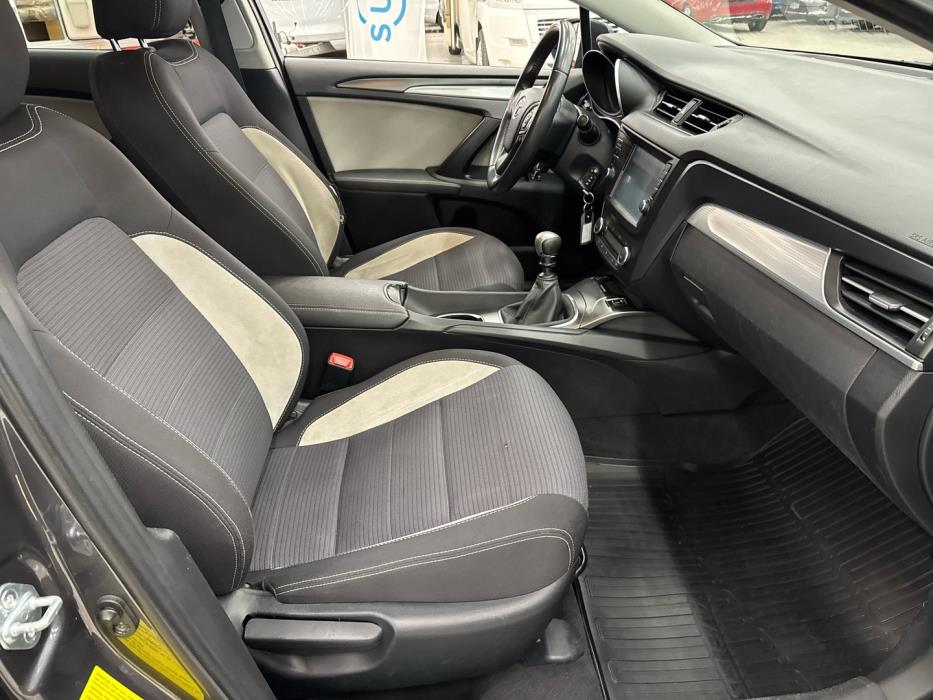 TOYOTA Avensis 2015