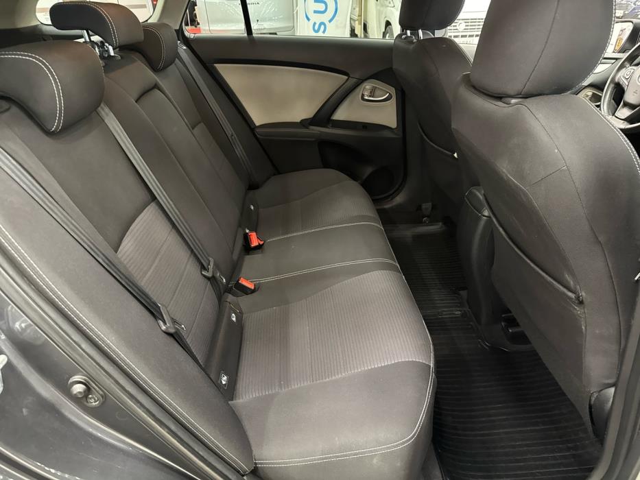 TOYOTA Avensis 2015