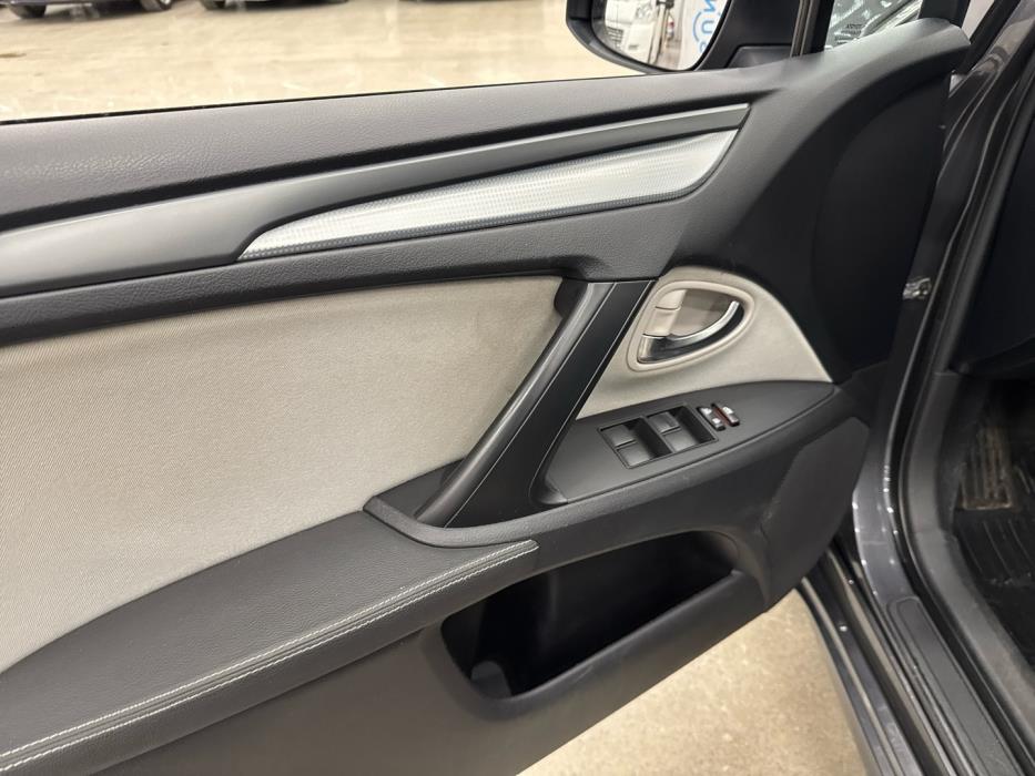 TOYOTA Avensis 2015