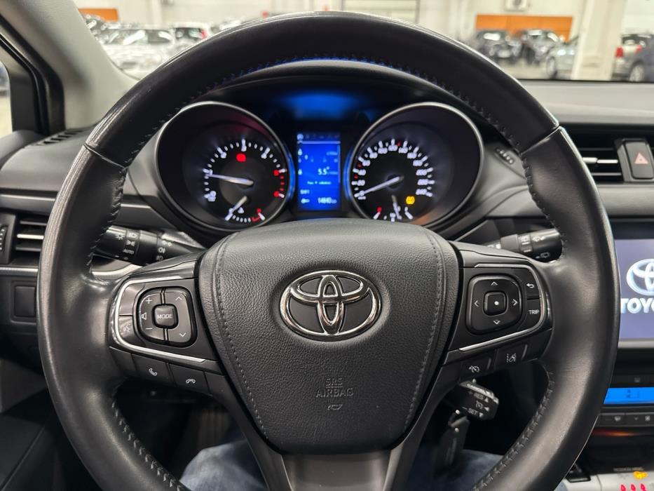 TOYOTA Avensis 2015