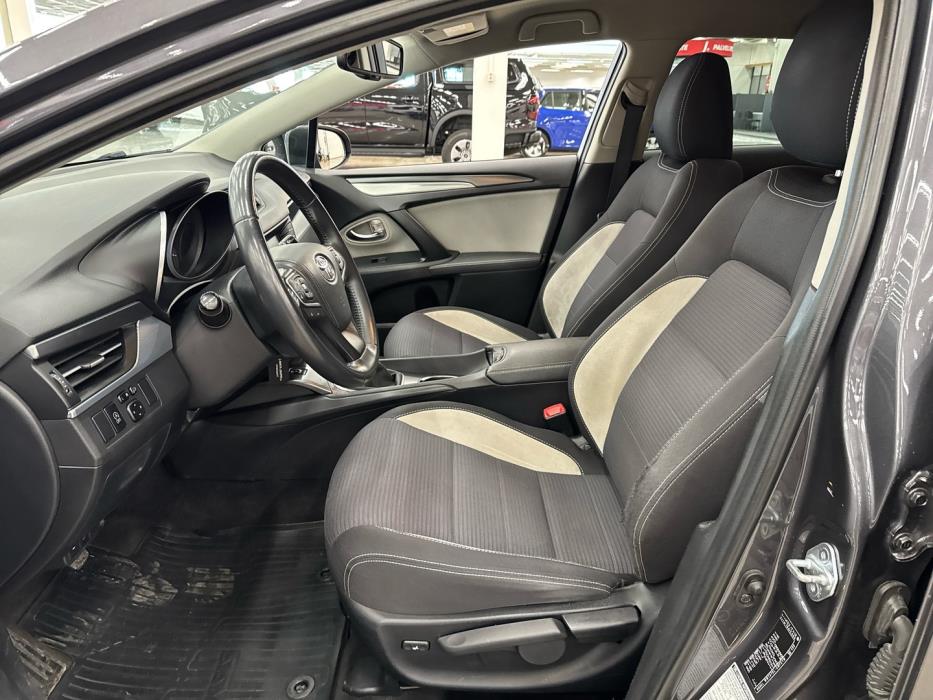 TOYOTA Avensis 2015