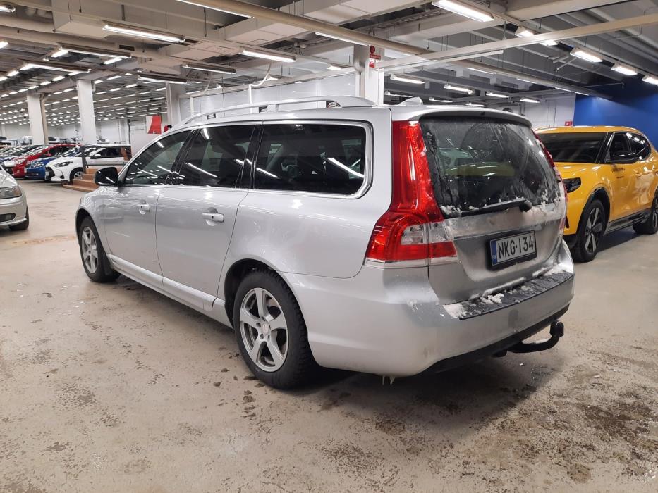 VOLVO V70 2016