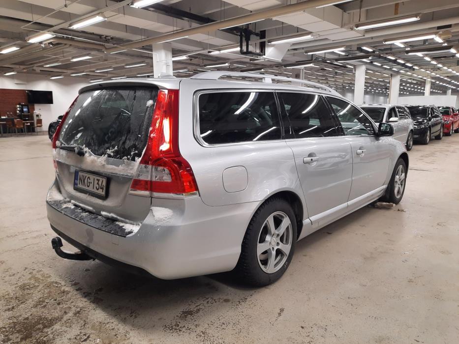 VOLVO V70 2016
