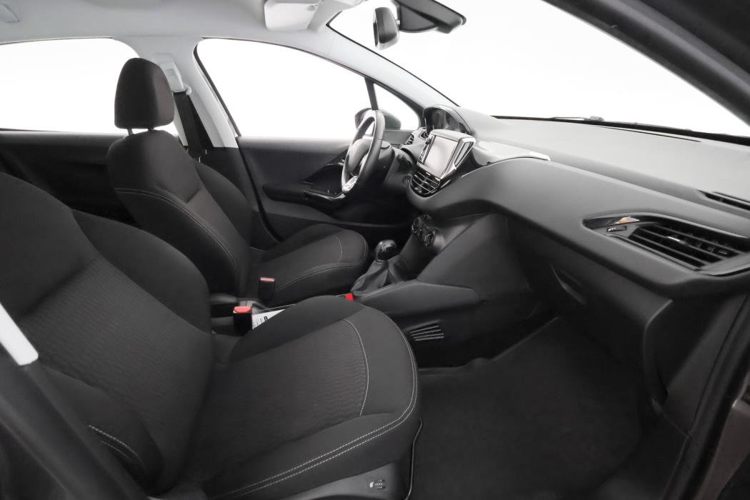 PEUGEOT 208 2018