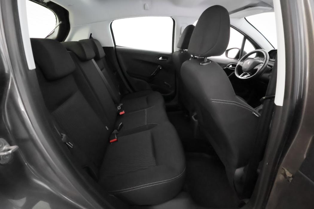 PEUGEOT 208 2018