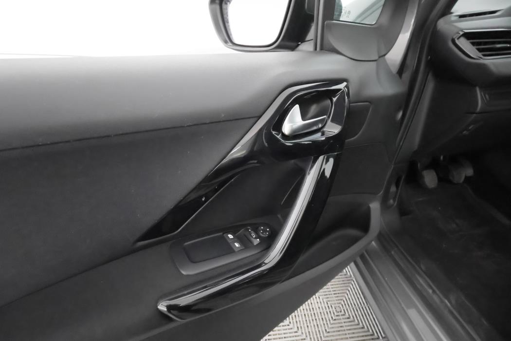 PEUGEOT 208 2018