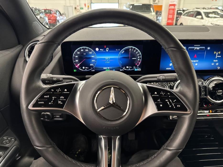 MERCEDES-BENZ GLA 2025