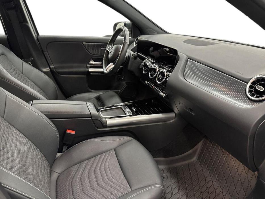 MERCEDES-BENZ GLA 2025