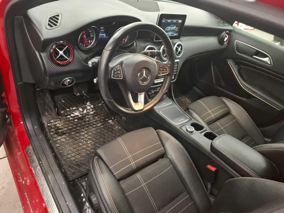 MERCEDES-BENZ A 2016