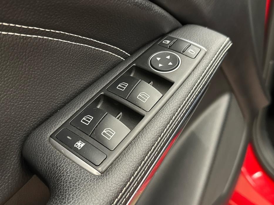 MERCEDES-BENZ A 2016