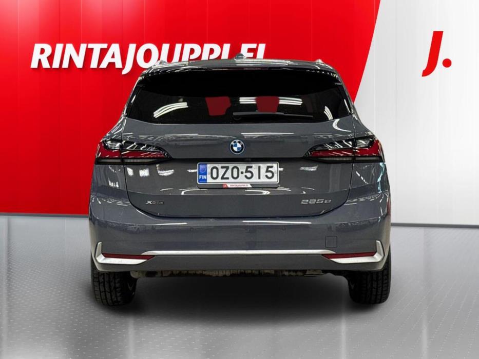 BMW 225 2023