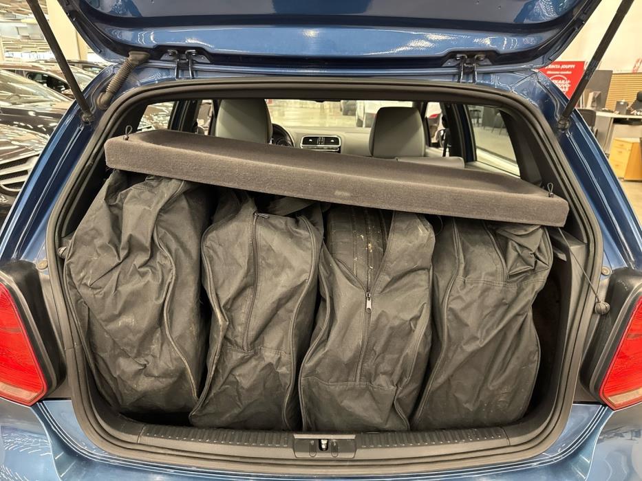 VOLKSWAGEN Polo 2013