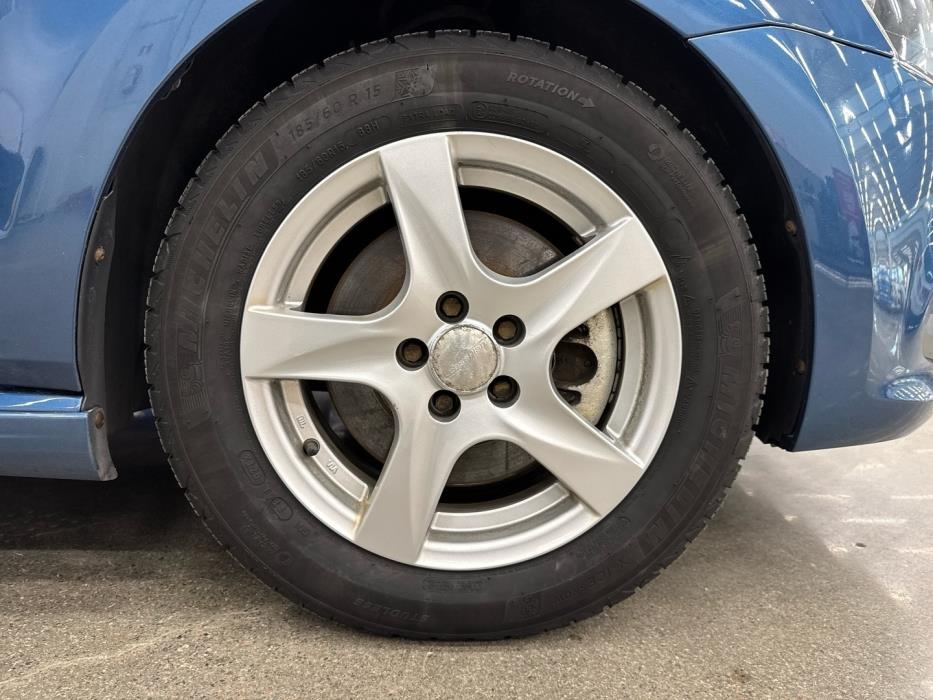 VOLKSWAGEN Polo 2013