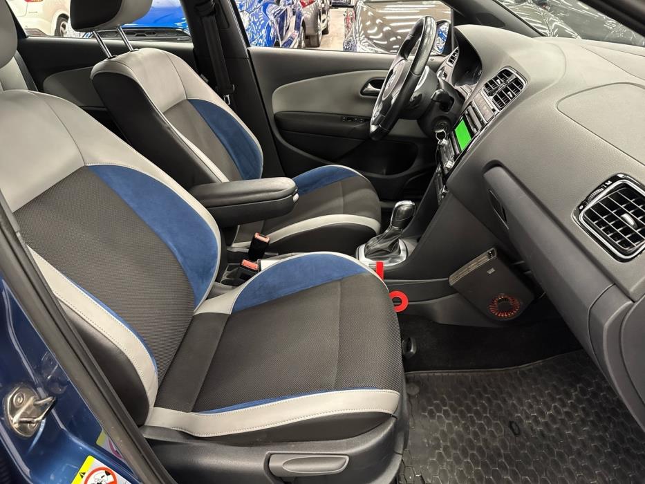 VOLKSWAGEN Polo 2013