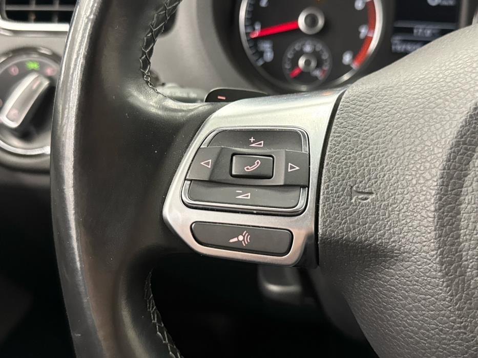 VOLKSWAGEN Polo 2013