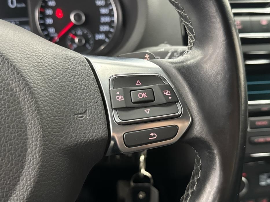 VOLKSWAGEN Polo 2013