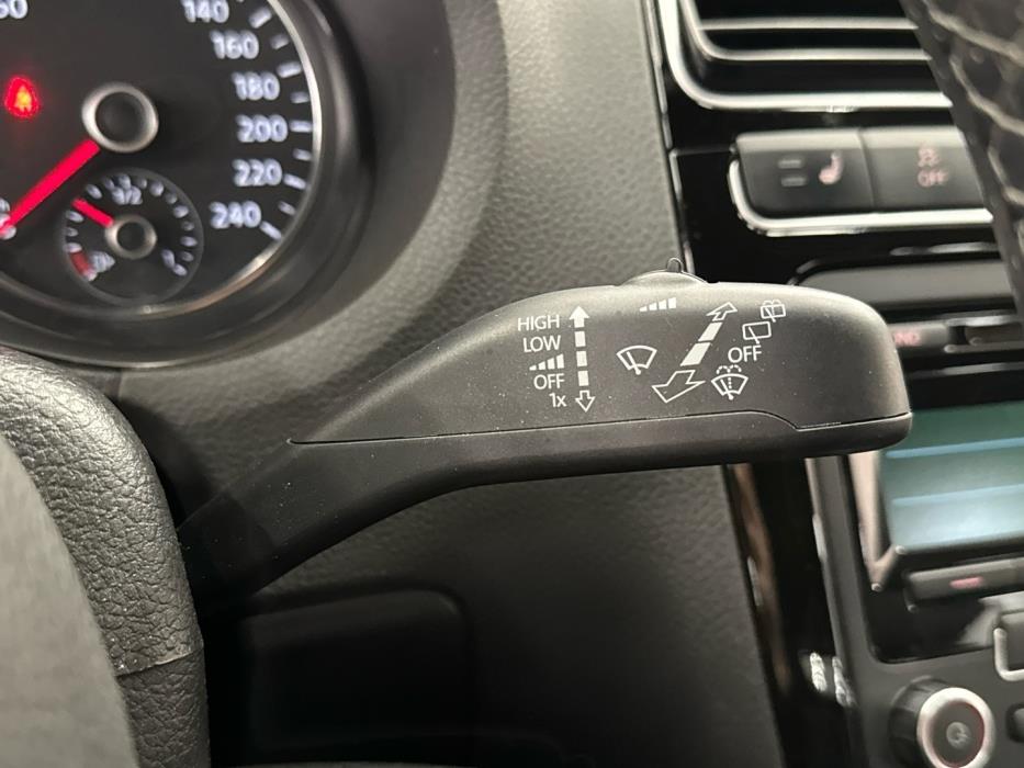 VOLKSWAGEN Polo 2013