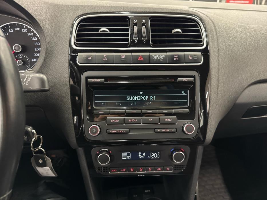VOLKSWAGEN Polo 2013