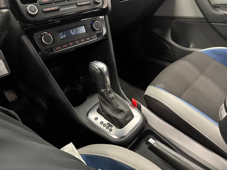 VOLKSWAGEN Polo 2013