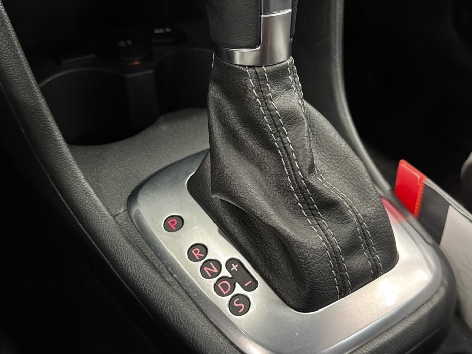 VOLKSWAGEN Polo 2013