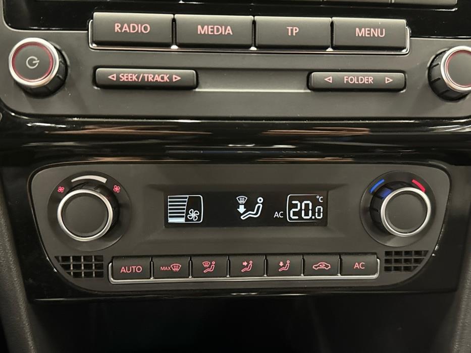 VOLKSWAGEN Polo 2013
