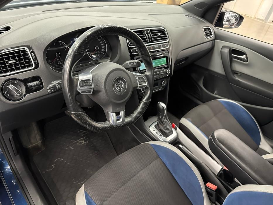 VOLKSWAGEN Polo 2013