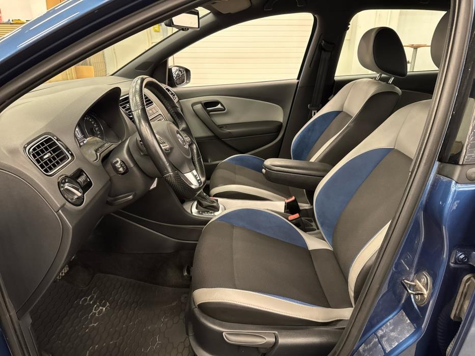 VOLKSWAGEN Polo 2013