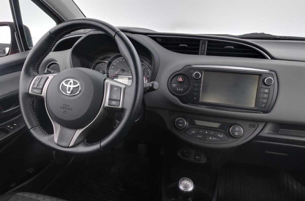 TOYOTA Yaris 2017