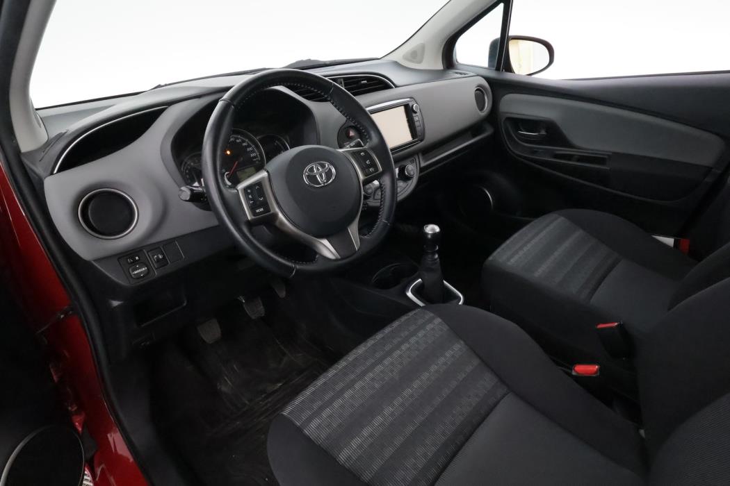 TOYOTA Yaris 2017