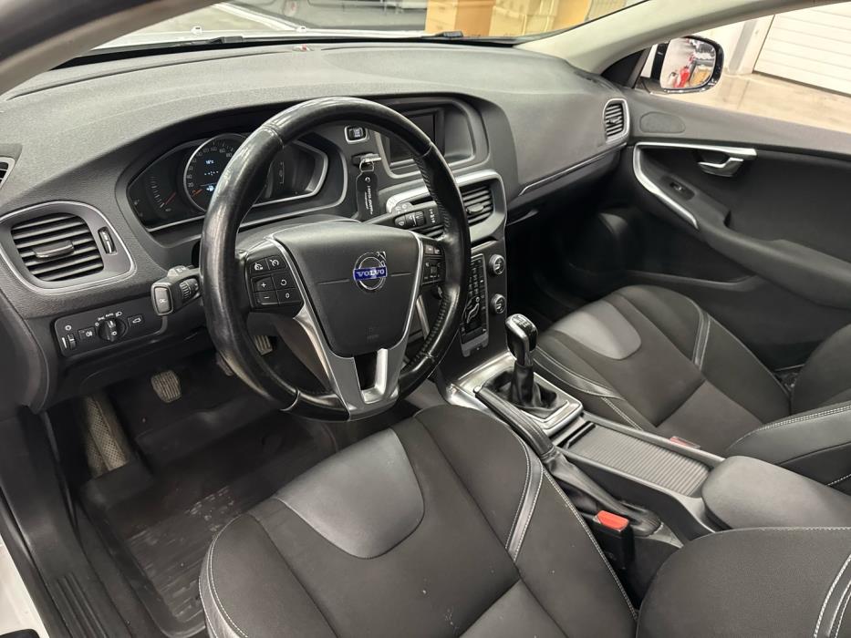 VOLVO V40 2014