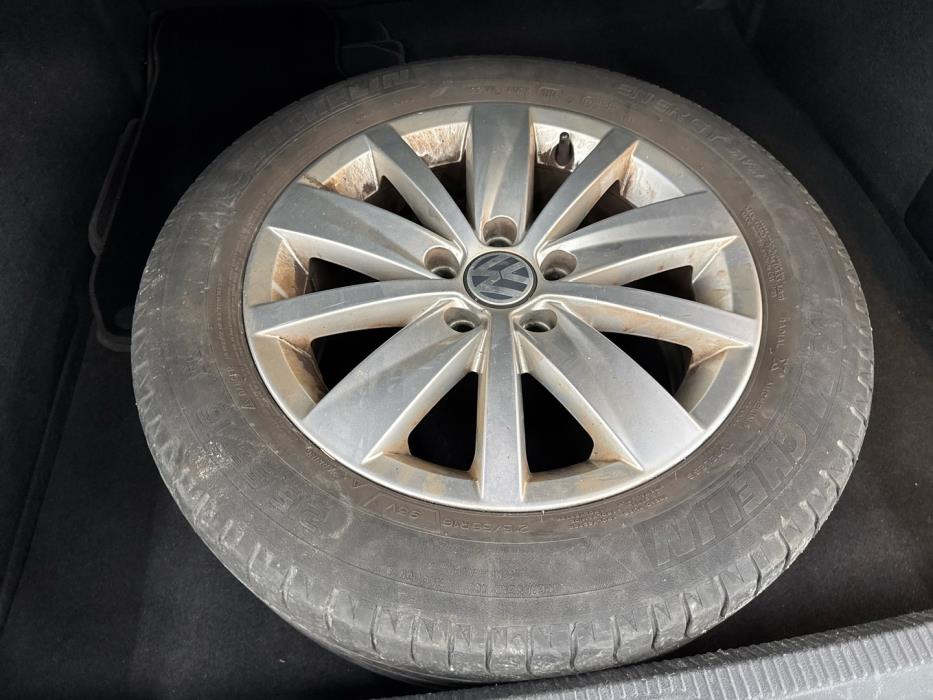 VOLKSWAGEN Passat 2011